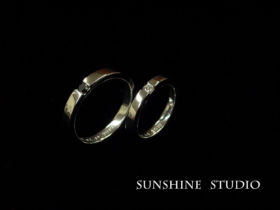 ダイヤとブラックダイヤを引き立たせる<br>
プラチナリング