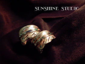 SUNSHINE STUDIO定番のフェザーリングを<br>ウエディングリングーに