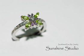 希望・誠実・愛情・幸運の<br>象徴 四つ葉のクローバーをモチーフに