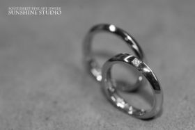 途切れないシェイプが幸せのループを<br>表現したプラチナリング